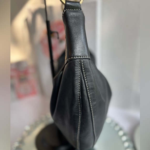 Enzo Angiolini Black Toiletry leather with Elegant Design shoulder bag - Picture 8 of 11